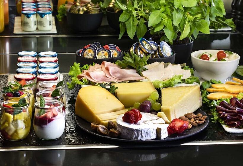 Отель Maxim Folies