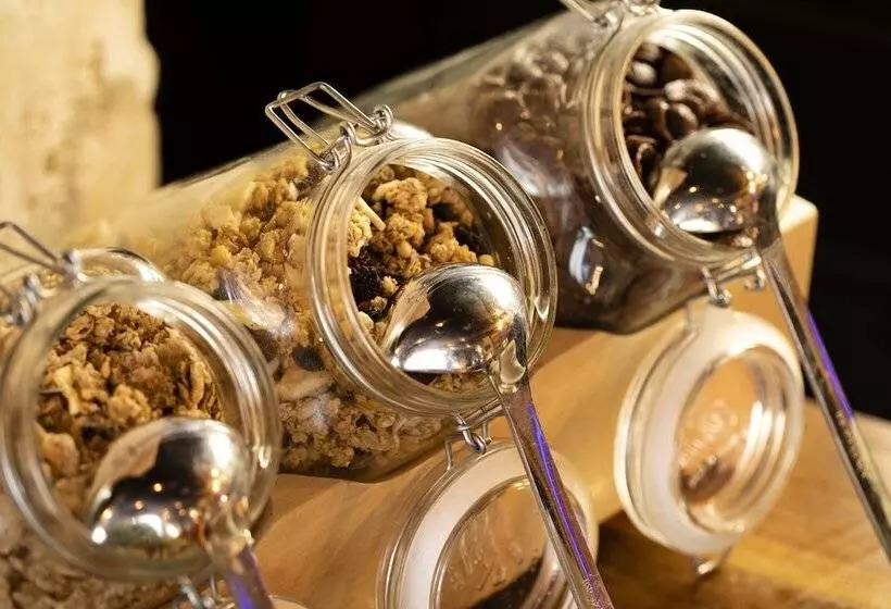 Отель Maxim Folies