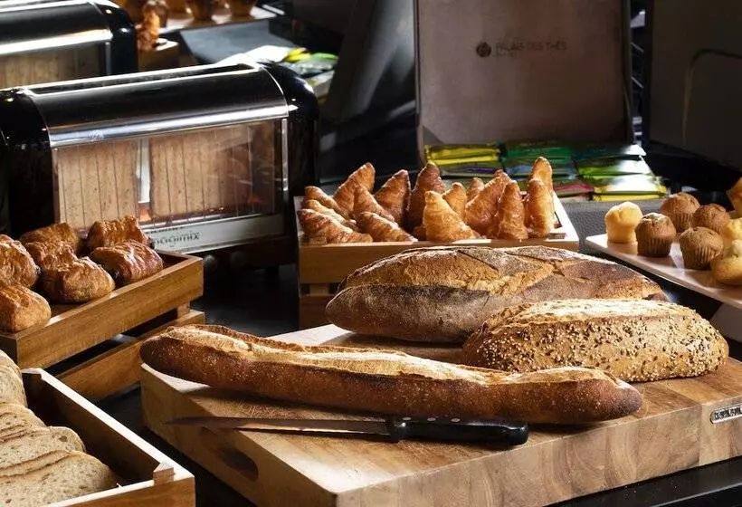 Отель Maxim Folies