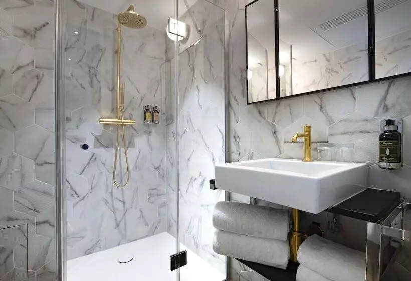 Отель Maxim Folies