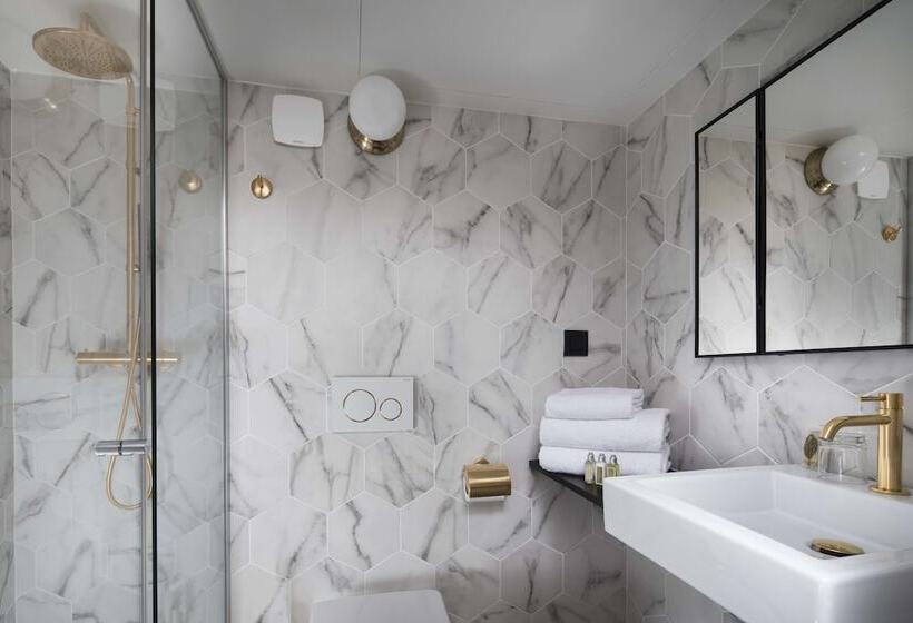 Отель Maxim Folies