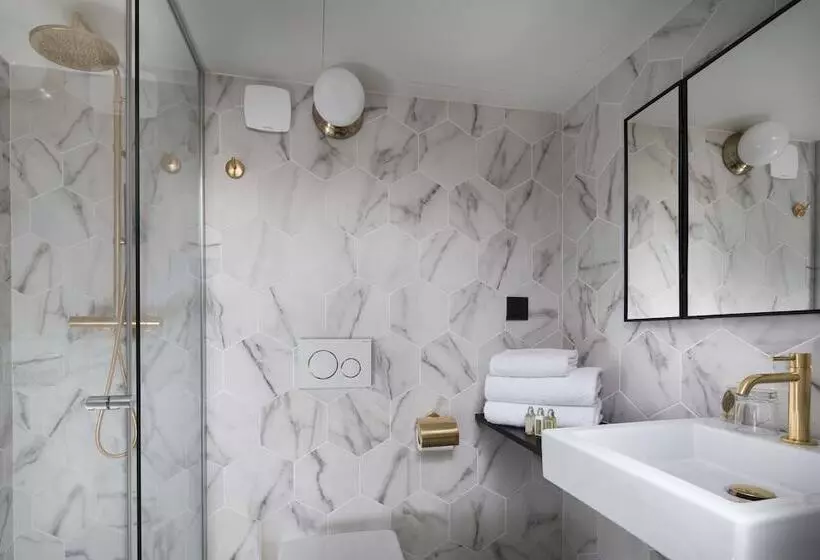 Отель Maxim Folies