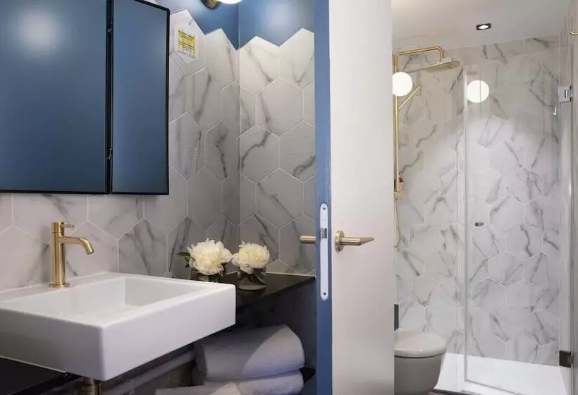 Отель Maxim Folies