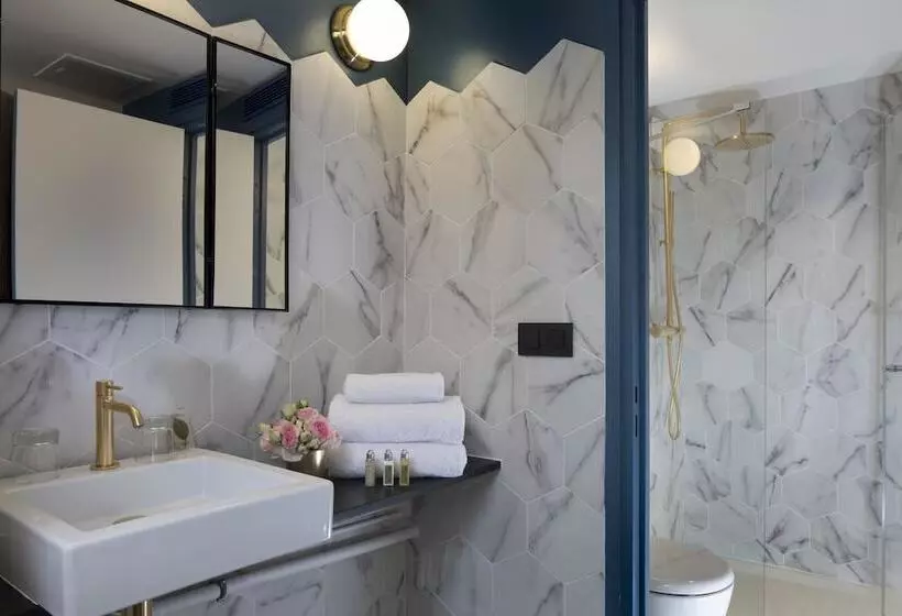 Отель Maxim Folies