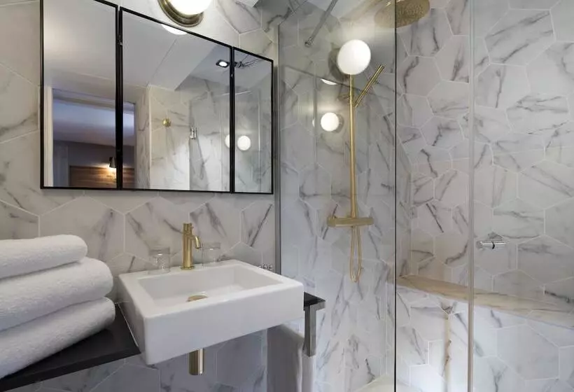 Отель Maxim Folies