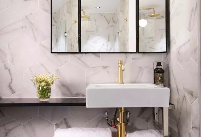 Отель Maxim Folies