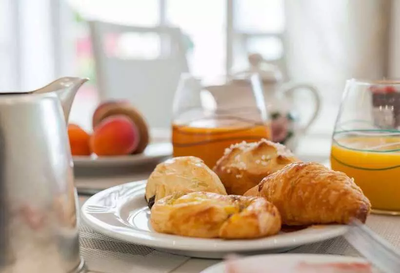 Hotel Hôtel The Originals Miramar, Royan Pontaillac