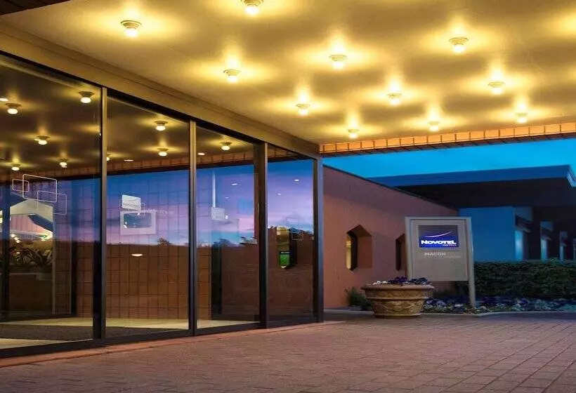 Novotel Mâcon Nord Autoroute Du Soleil