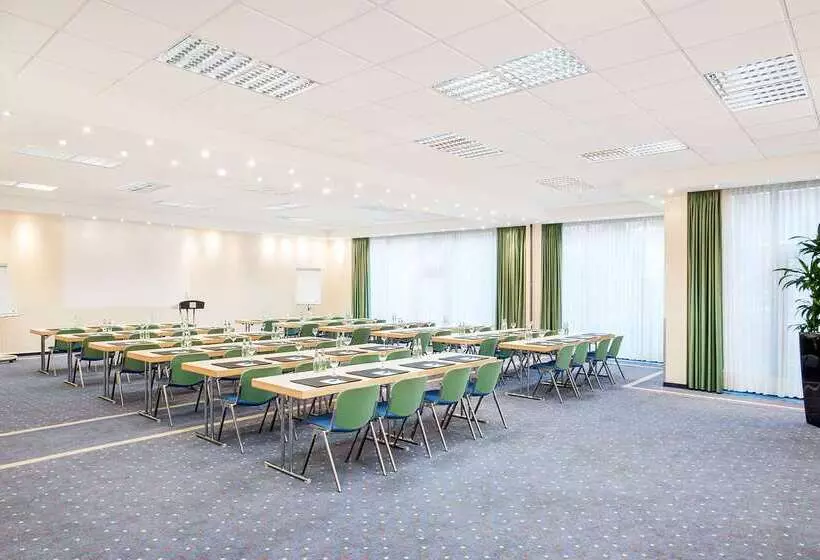 Отель NH Oberhausen