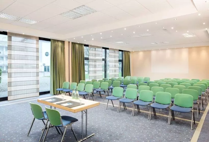 Отель NH Oberhausen