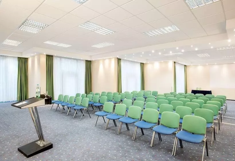 Отель NH Oberhausen