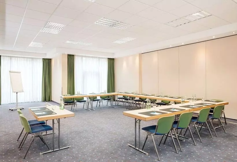 Отель NH Oberhausen