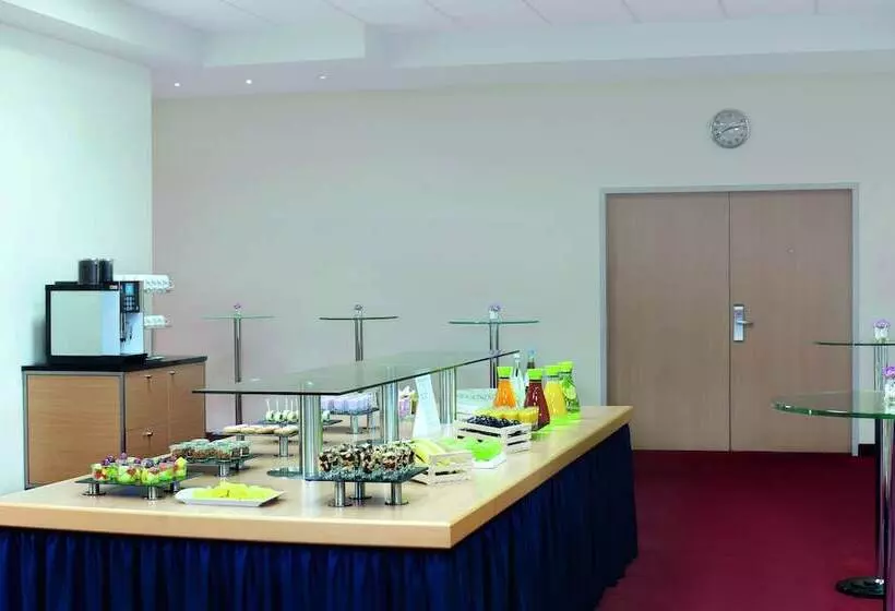 Отель NH Oberhausen