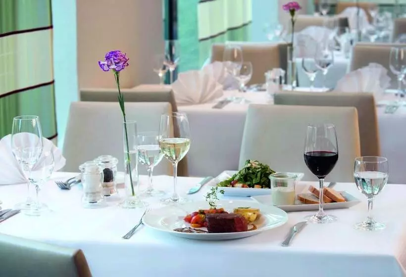 Отель NH Oberhausen