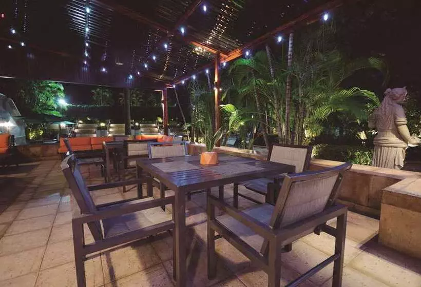 ホテル Hilton Princess San Pedro Sula