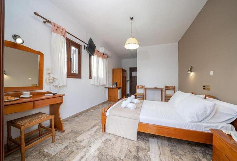 בית מלון כפרי Karavados Beach