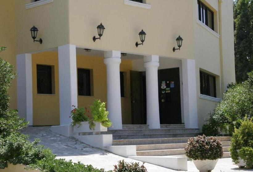 בית מלון כפרי Karavados Beach