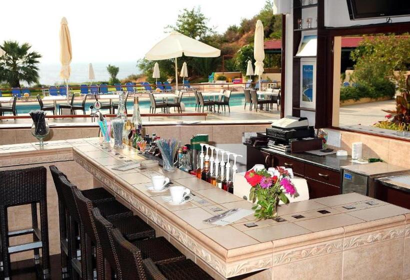 בית מלון כפרי Karavados Beach