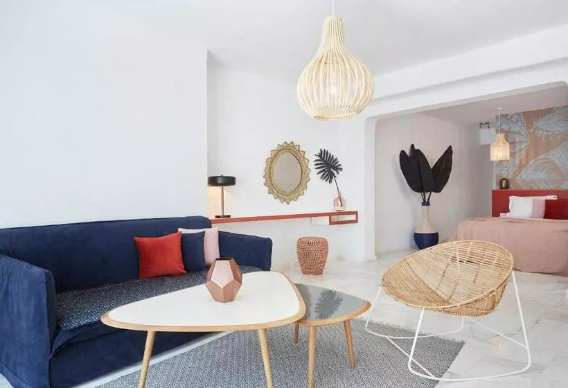 Kouros Hotel & Suites