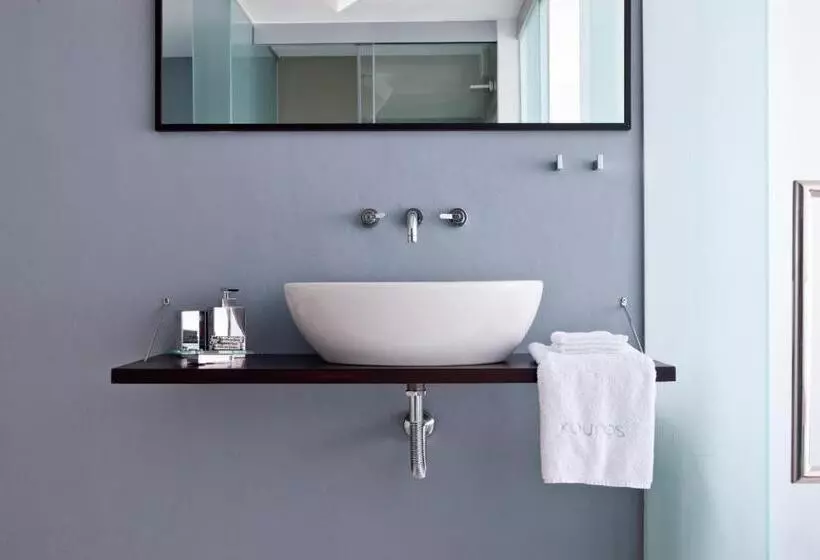 Kouros Hotel & Suites