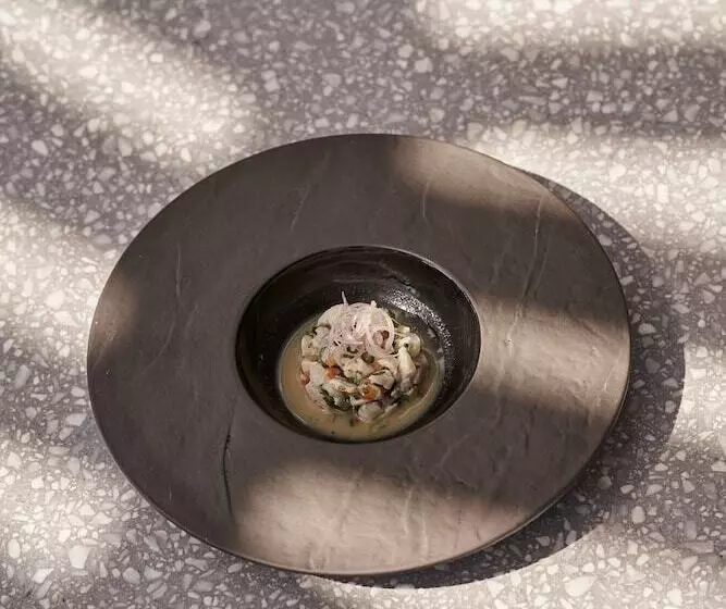 Kouros Hotel & Suites