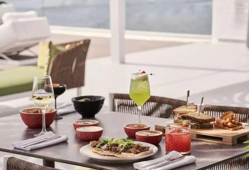 Kouros Hotel & Suites