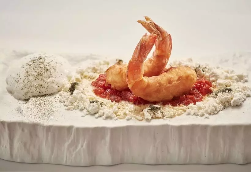 Kouros Hotel & Suites