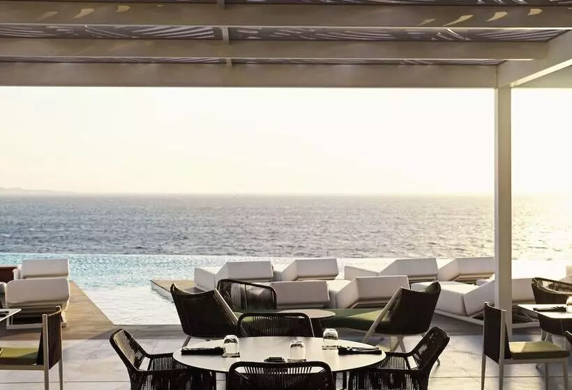 Kouros Hotel & Suites