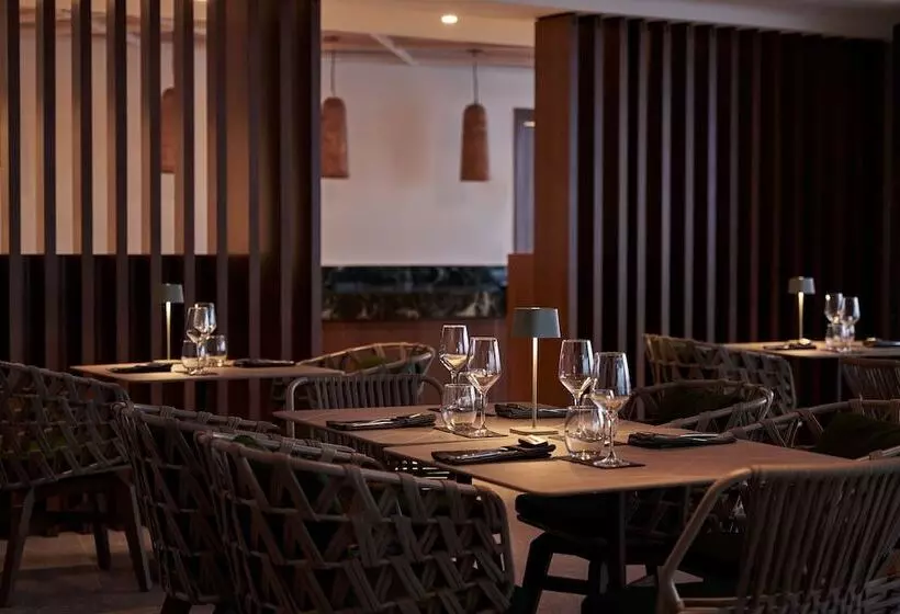 Kouros Hotel & Suites