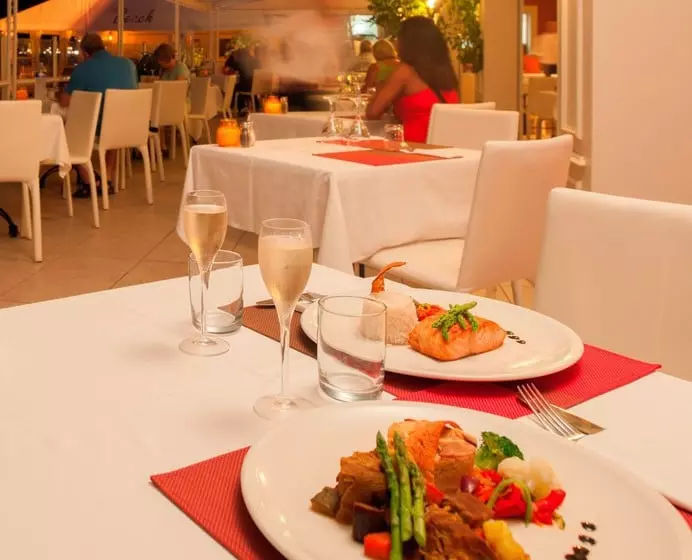 هتل Le Beach - Adults Only