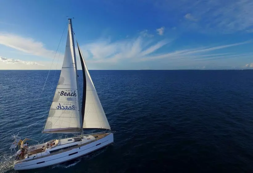 هتل Le Beach - Adults Only