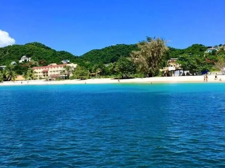 استراحتگاه Allamanda Beach