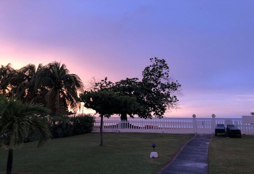 استراحتگاه Allamanda Beach