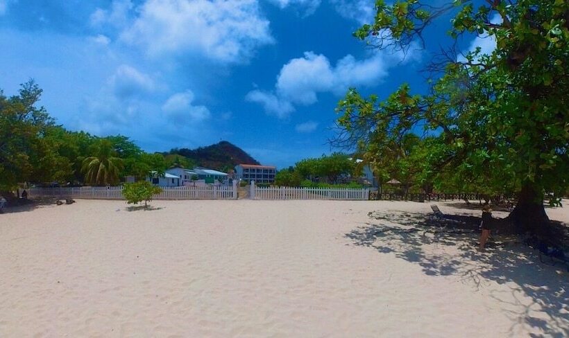 استراحتگاه Allamanda Beach