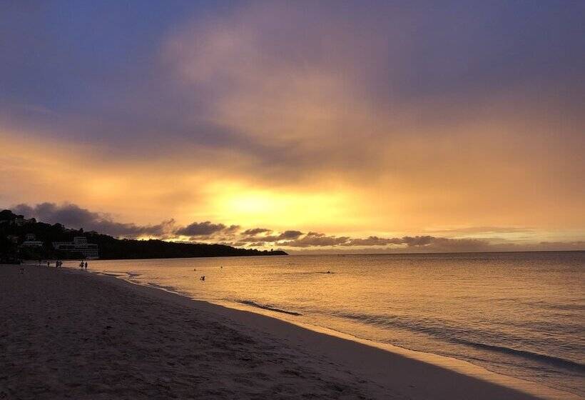 استراحتگاه Allamanda Beach