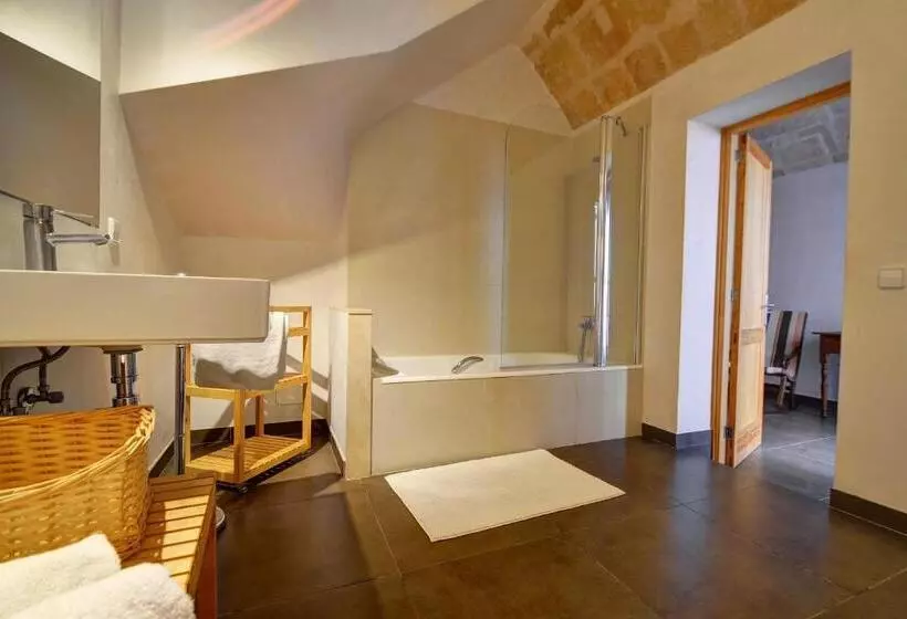 Amilcar House By Slow Villas