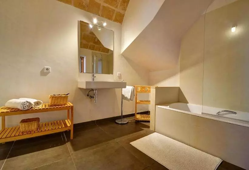 Amilcar House By Slow Villas