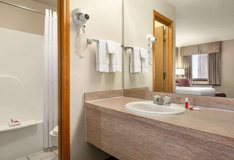 ホテル Travelodge By Wyndham Wellington Ks