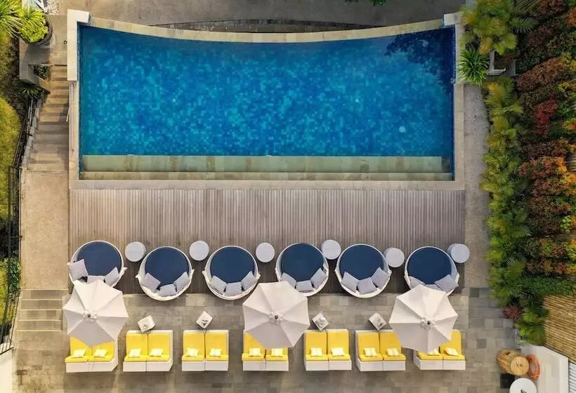 בית מלון כפרי Away Bali Legian Camakila Resort