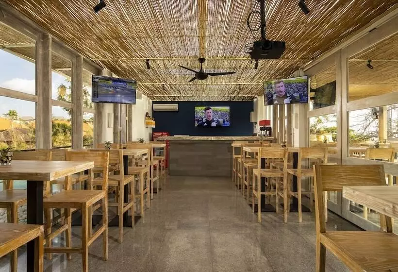 בית מלון כפרי Away Bali Legian Camakila Resort