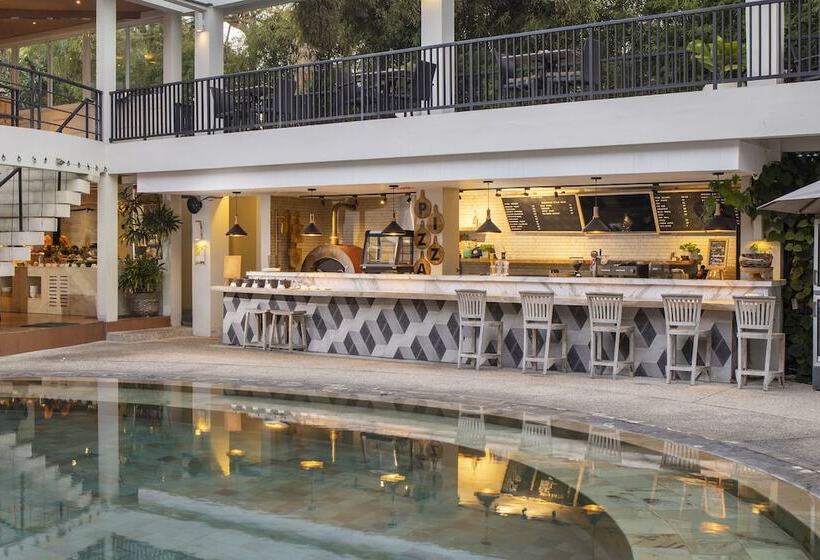 Hotel Away Bali Legian Camakila Resort