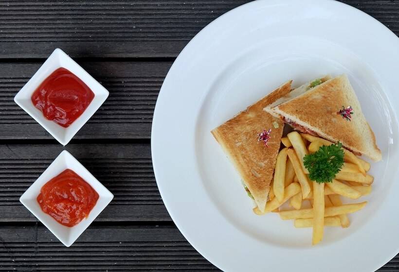 Hotel Away Bali Legian Camakila Resort