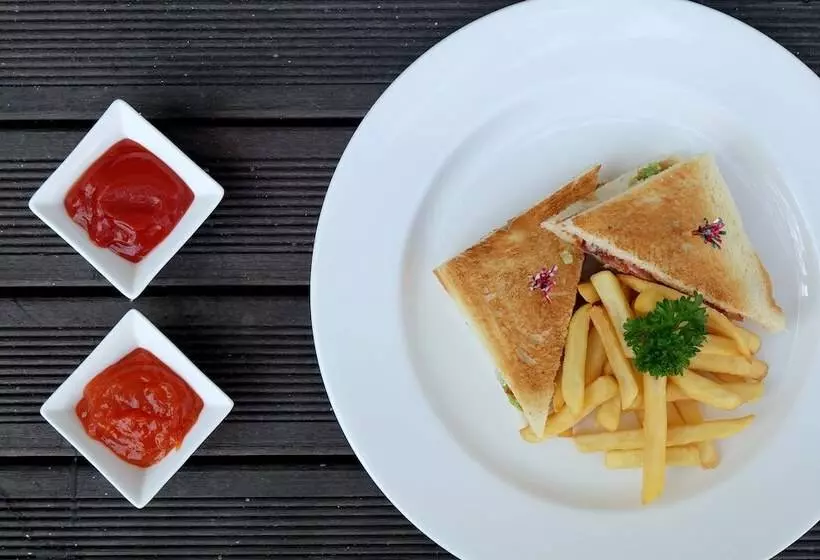 בית מלון כפרי Away Bali Legian Camakila Resort