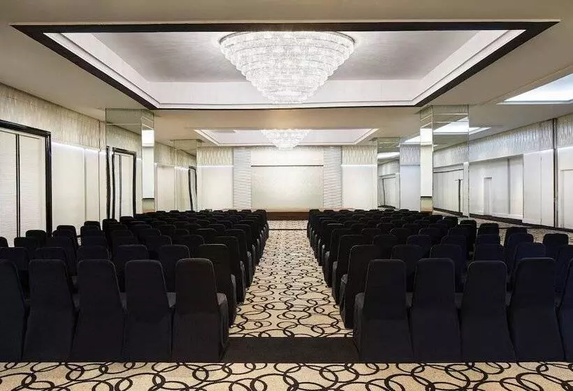 فندق Courtyard By Marriott Bandung Dago