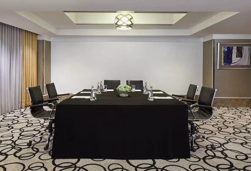 فندق Courtyard By Marriott Bandung Dago