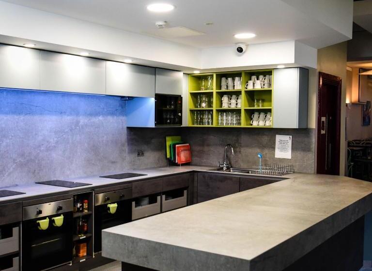 호텔 Kinlay Hostel Eyre Square