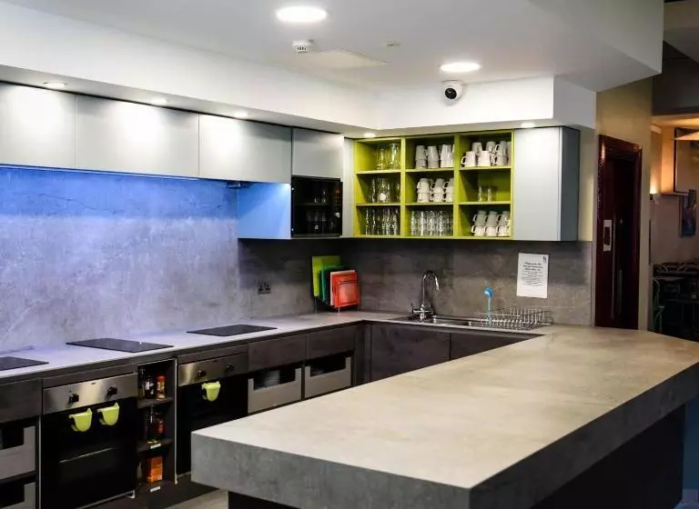 호텔 Kinlay Hostel Eyre Square