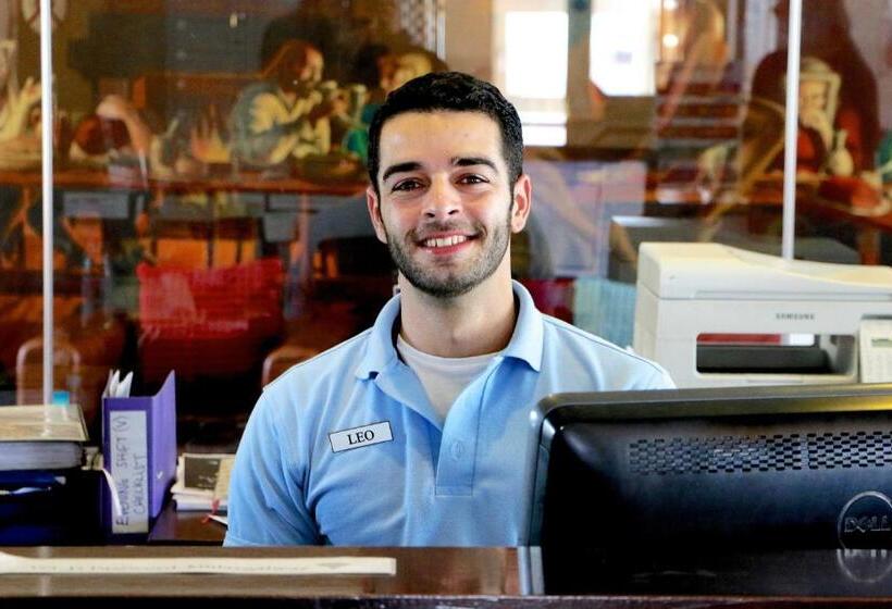 호텔 Kinlay Hostel Eyre Square