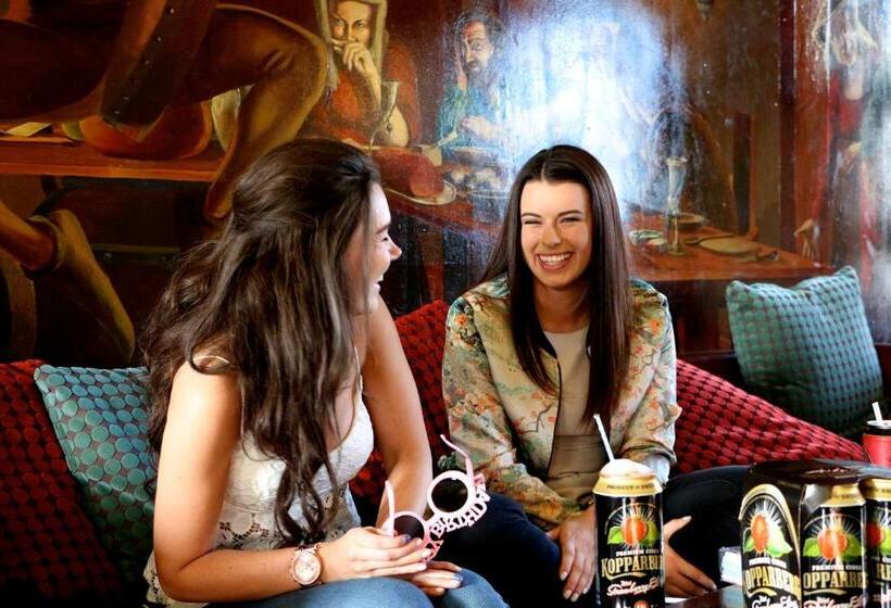 호텔 Kinlay Hostel Eyre Square