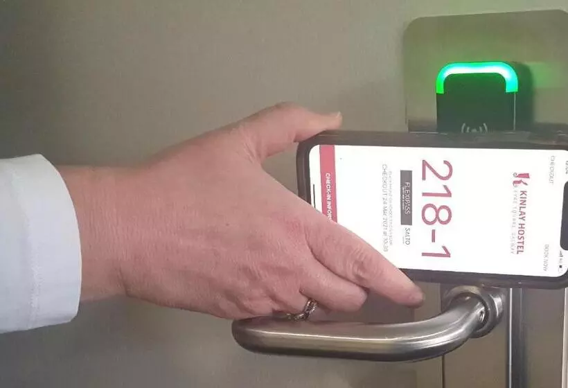 호텔 Kinlay Hostel Eyre Square